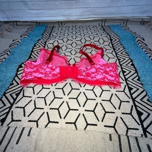 VICTORIA'S SECRET VERY SEXY UNLINED DEMI RED & PINK FLORAL LACE, SZ 34 D - Picture 7 of 9